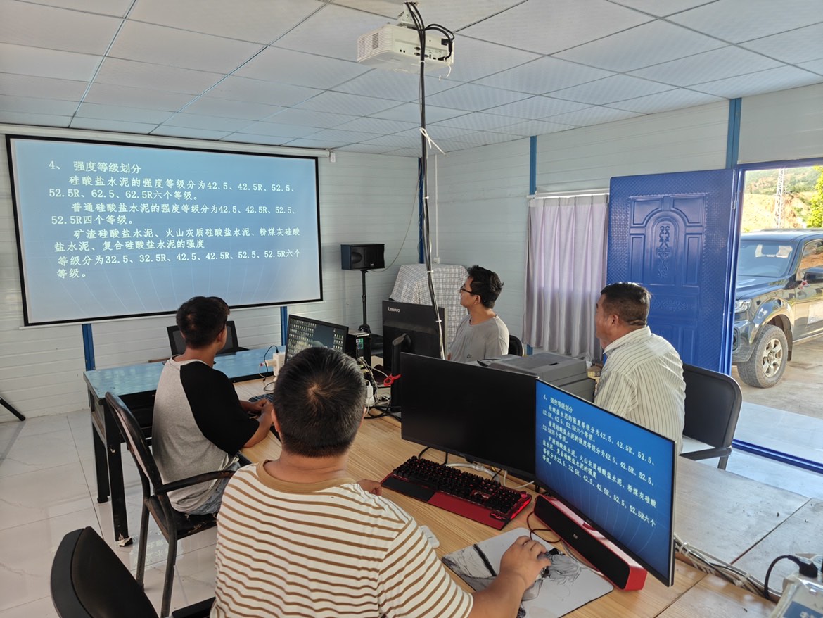 南澗產(chǎn)業(yè)園項(xiàng)目開(kāi)展混凝土原材料質(zhì)量檢查培訓(xùn).JPG
